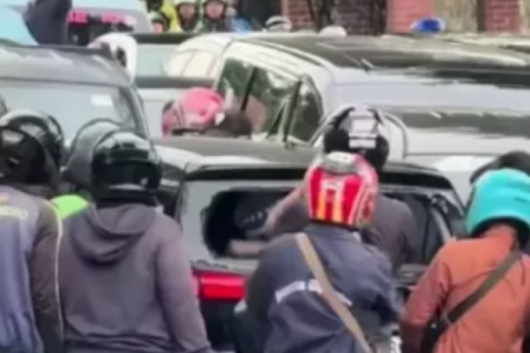 Viral Mobil Calya Plat D Lawan Arus di Jakarta Pusat, Pengemudi Pakai Plat Palsu hingga Tabrak Kendaraan Lain