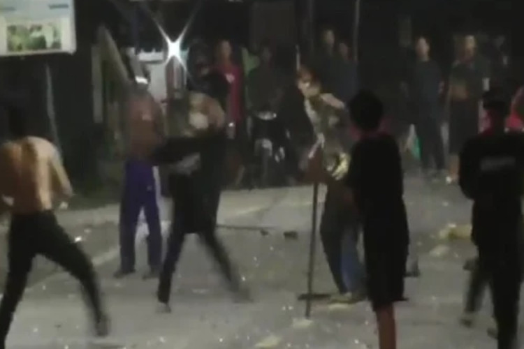 Brutal! Link Video Tawuran Pemuda di Cibinong Bogor Viral Sampai Kejar-Kejaran Sama Aparat