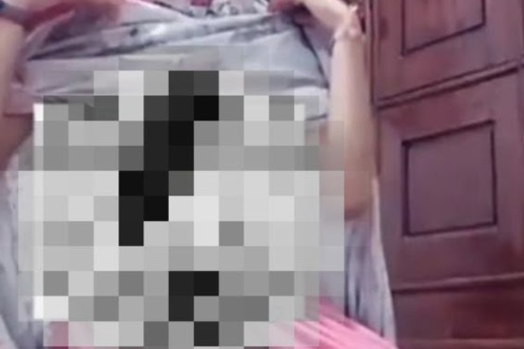 Video Viral Mukena Pink Full HD Viral di TikTok dan X Auto Bikin Geger